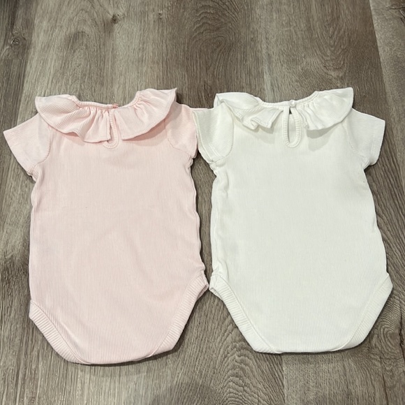 Baby Ruffles Collar Ribbed Bodysuit 6-12 months - Picture 2 of 7